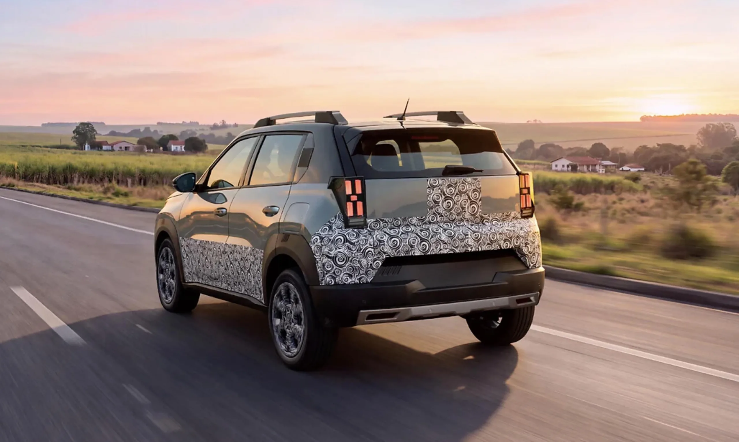 Depois de quase dez anos vendendo o mesmo Argo, Fiat começa a fabricar uma nova geração em Betim, prepara motor turbo híbrido de 116 cv e manterá o hatch antigo nas concessionárias