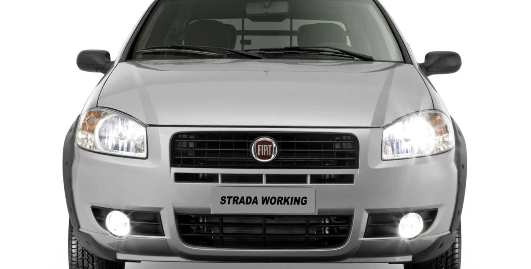 O motor 1.4 Fire entrega até 86 cv, responde bem vazio na cidade, mas perde fôlego com carga. Na estrada, mantém ritmo constante, sem vocação para pressa.