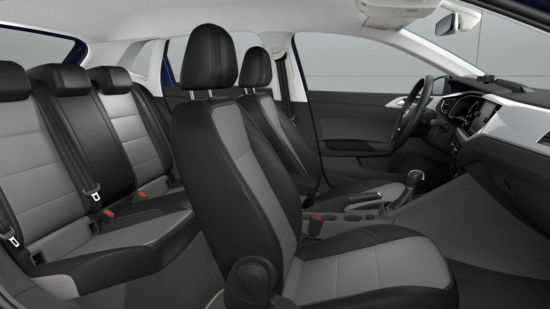O interior acomoda quatro adultos com conforto correto, tem cinco lugares e porta-malas de 300 litros, servindo bem para viagens moderadas e uso familiar sem exageros.