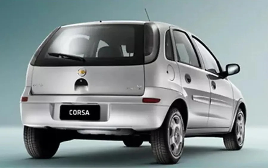 Os consumos são 6,7 e 8,3 km/l no álcool e 10,2 e 12,8 km/l na gasolina, com autonomias de 295, 365, 449 e 563 km, garantindo previsibilidade e uso eficiente em diferentes trajetos.