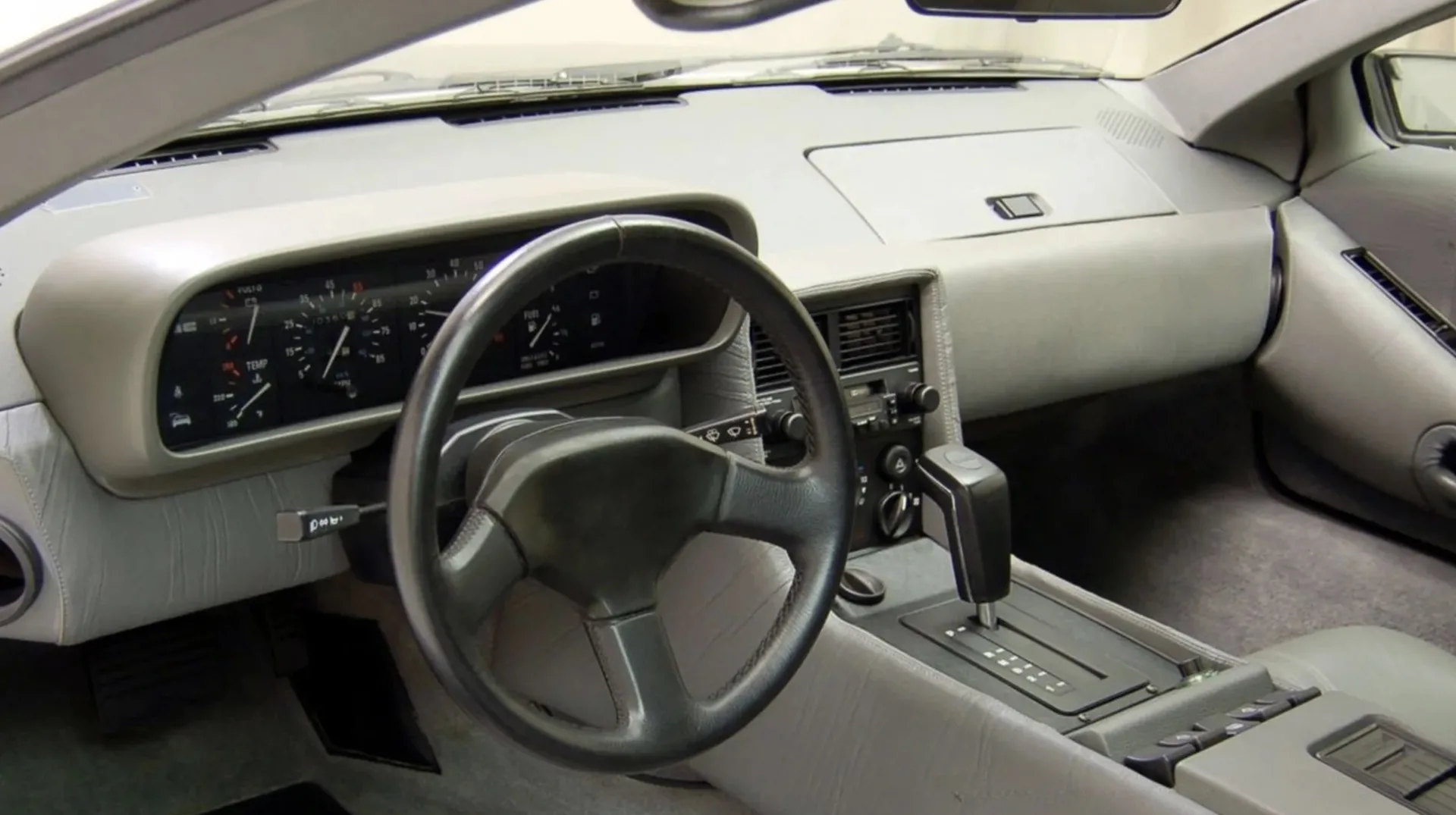 DeLorean DMC-12 2.8 V6 1981