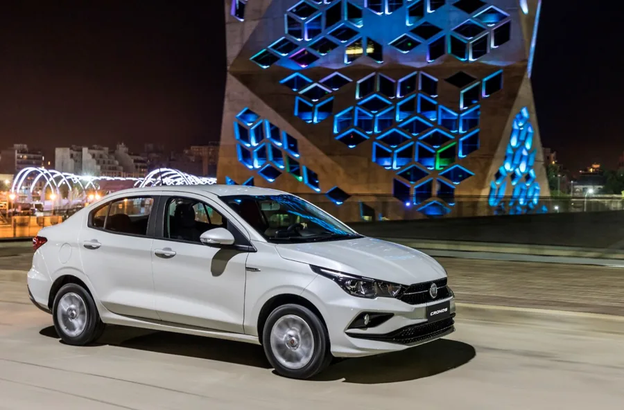 O motor 1.3 trabalha com respostas contínuas e aproveita o baixo peso do carro, mantendo deslocamentos firmes mesmo no trânsito pesado e criando um uso diário que não fatiga.