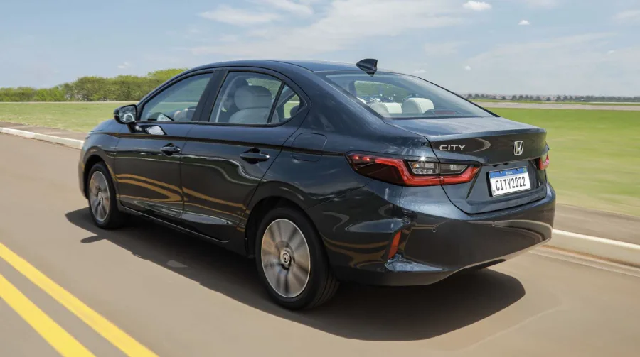 O motor 1.5 de 126 cv entrega suavidade e respostas lineares, com consumo competitivo e comportamento equilibrado, adequado para quem prioriza previsibilidade no dia a dia.