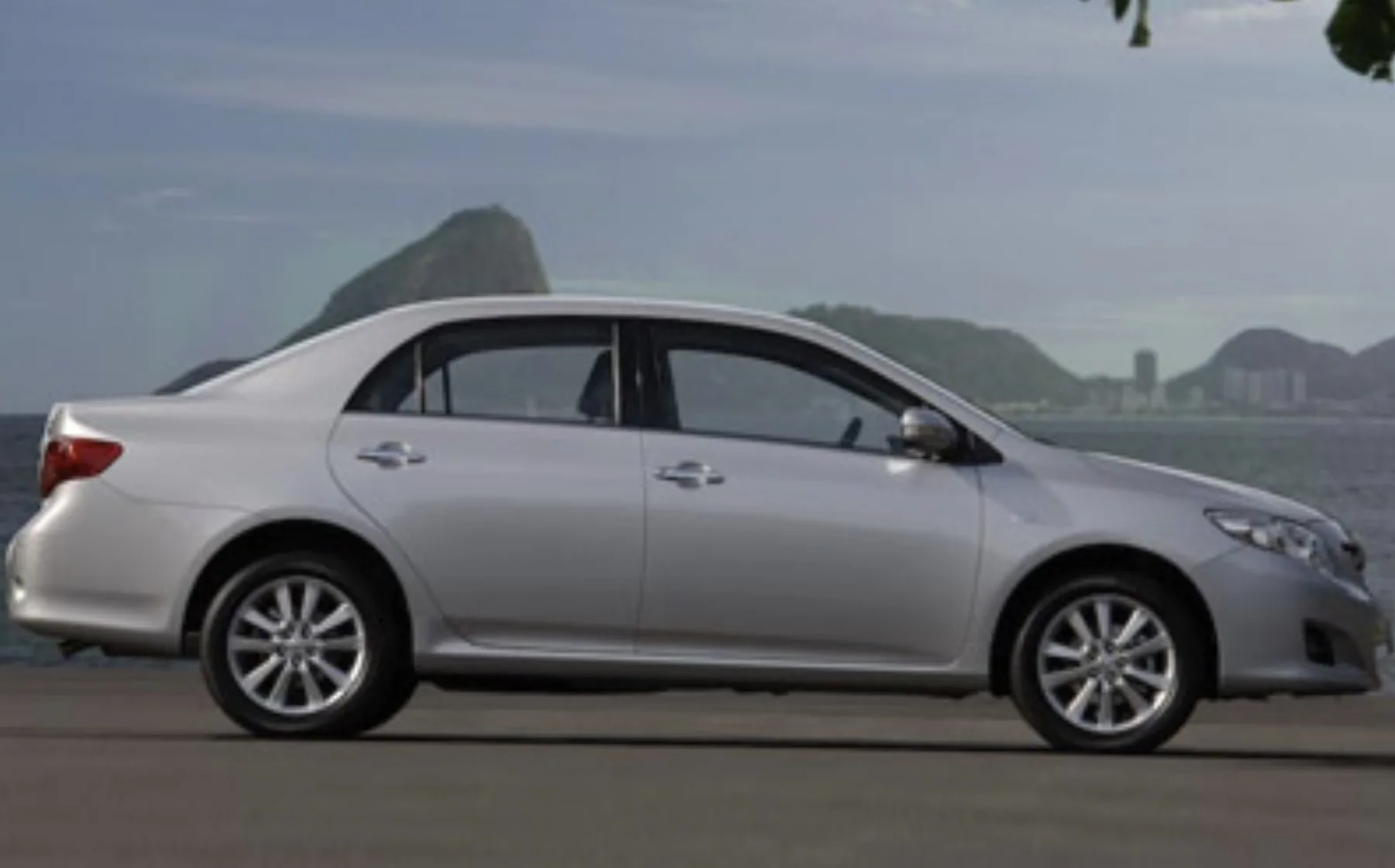 Toyota Corolla XLi 1.8 AT 2012