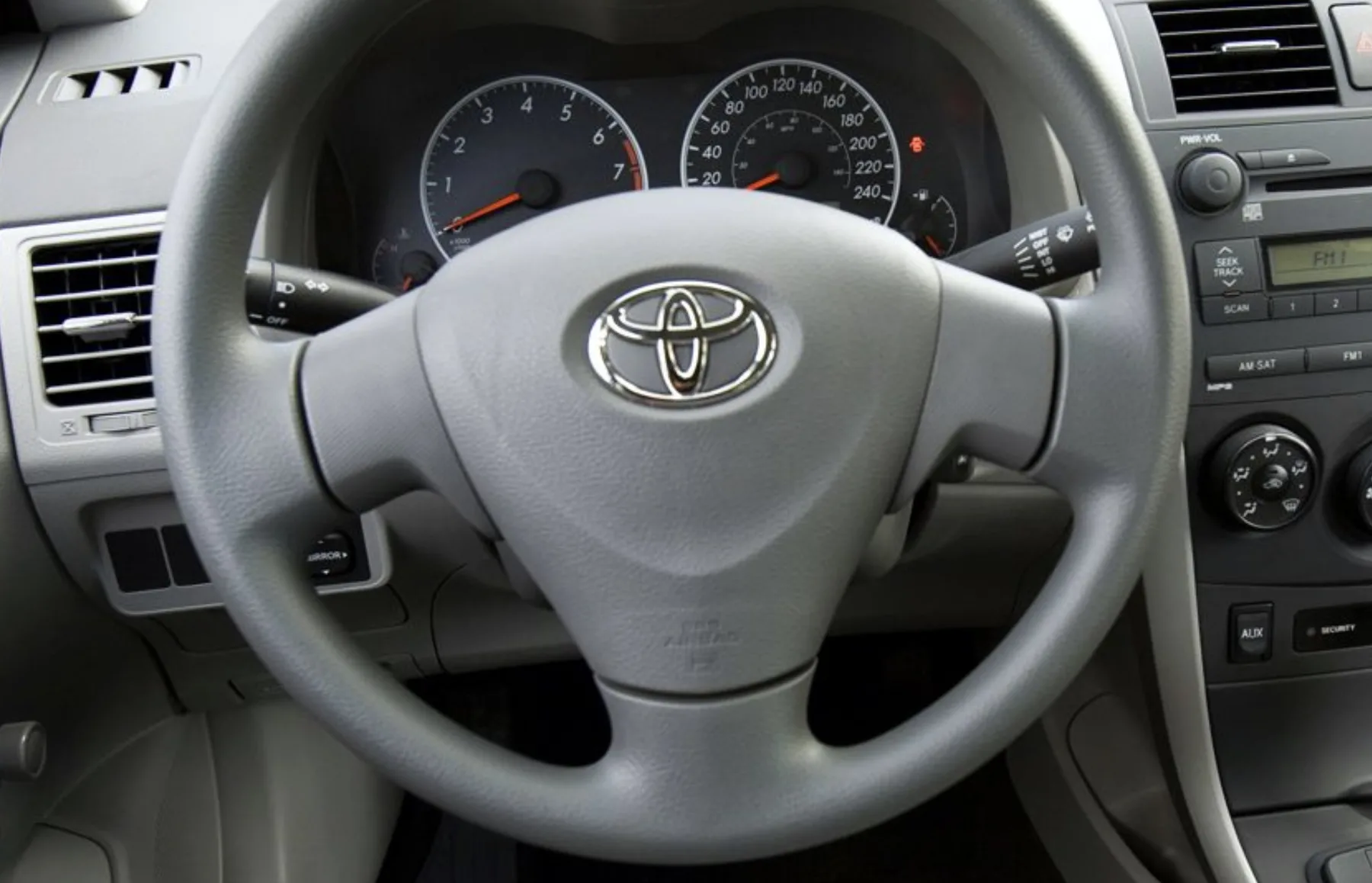 Toyota Corolla XLi 1.8 AT 2012