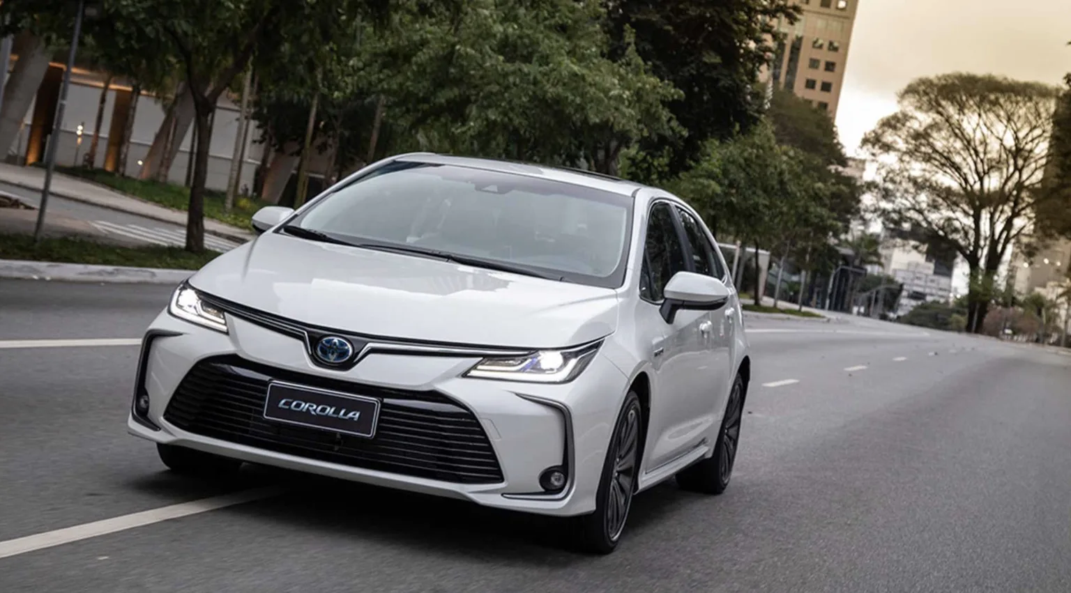 As versões GLI, XEI, Altis, Altis Hybrid e Altis Premium Hybrid do Toyota Corolla 2020 atendem perfis que vão do uso diário eficiente ao conforto superior e condução mais sofisticada.