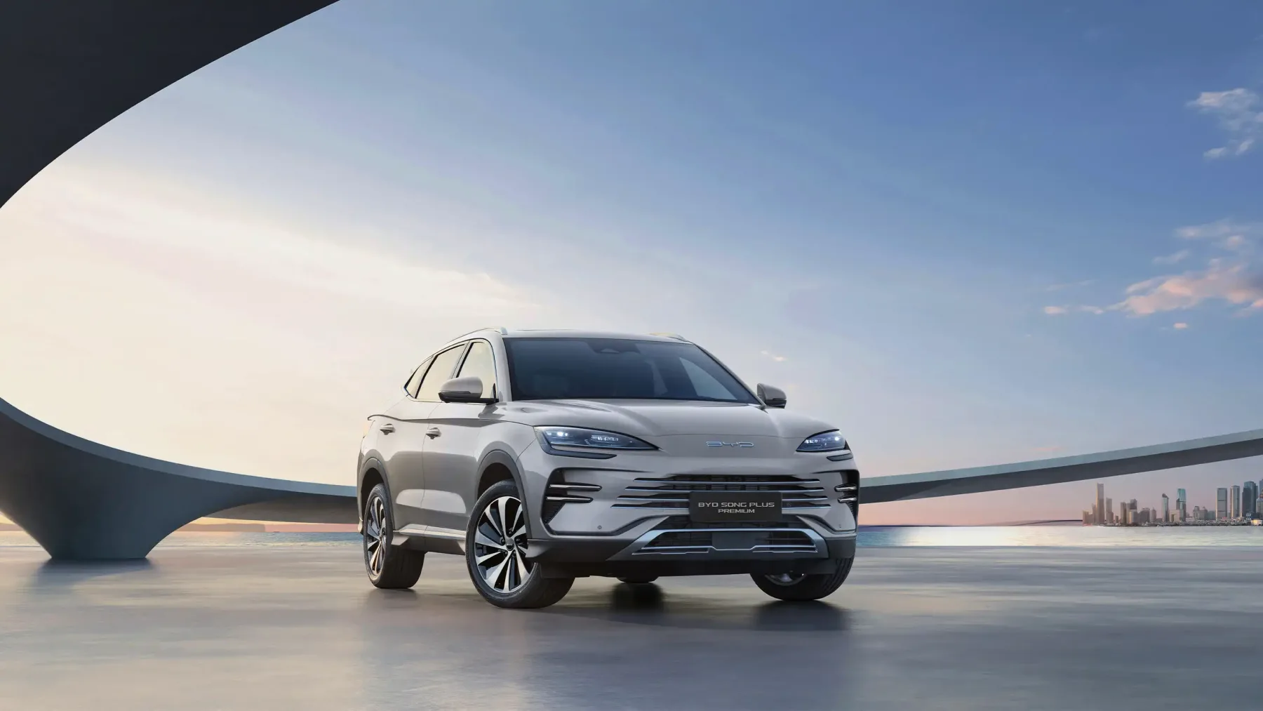 Com 12,2 km/l e fazendo 0 a 100 km/h em 5,2 segundos, o SUV BYD Song Plus Premium 2026 é um híbrido que combina desempenho forte e eficiência no uso diário