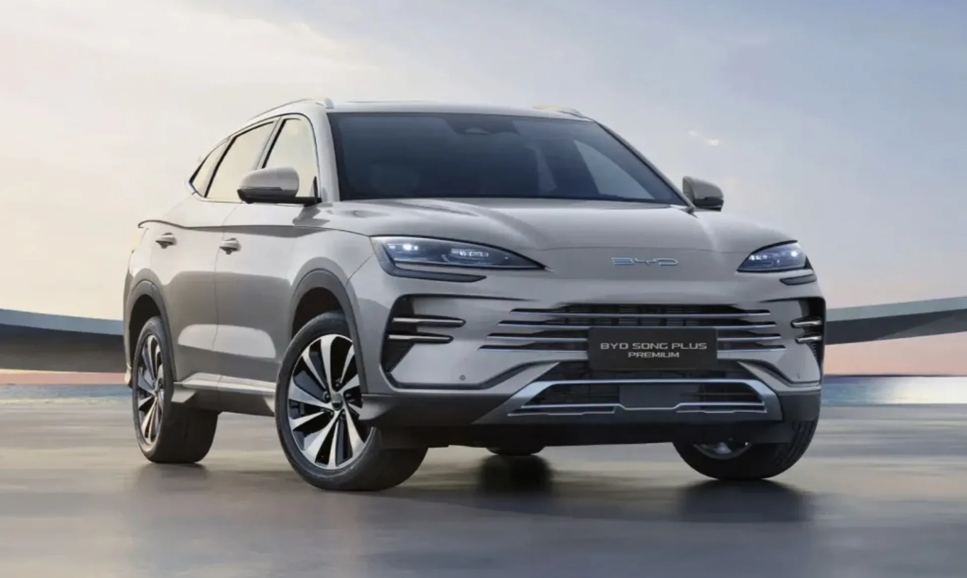 Com 12,2 km/l e fazendo 0 a 100 km/h em 5,2 segundos, o SUV BYD Song Plus Premium 2026 é um híbrido que combina desempenho forte e eficiência no uso diário