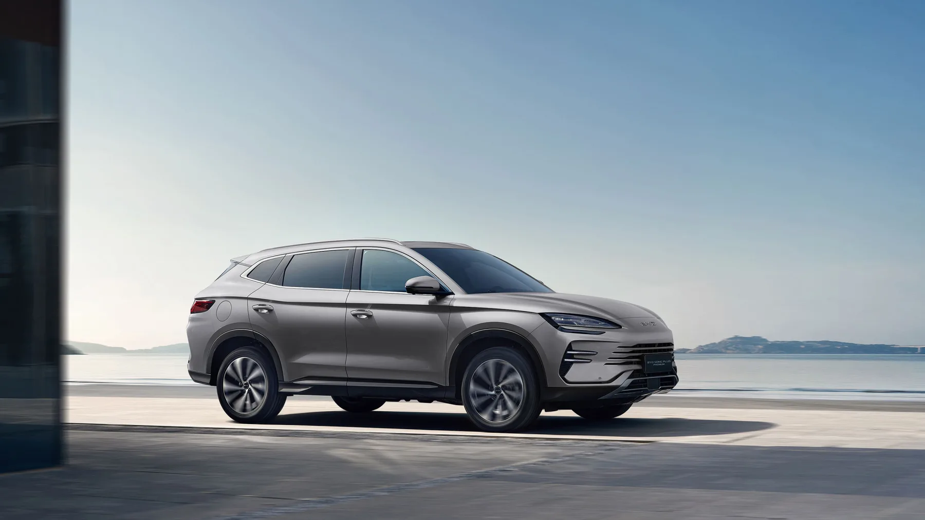 Com 12,2 km/l e fazendo 0 a 100 km/h em 5,2 segundos, o SUV BYD Song Plus Premium 2026 é um híbrido que combina desempenho forte e eficiência no uso diário