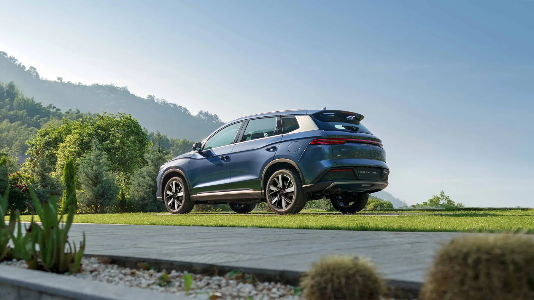 Consumo urbano de 14,8 km/l e rodoviário de 12 km/l, autonomia de 770 km e 624 km, além de tanque de 52 litros que favorece deslocamentos longos.