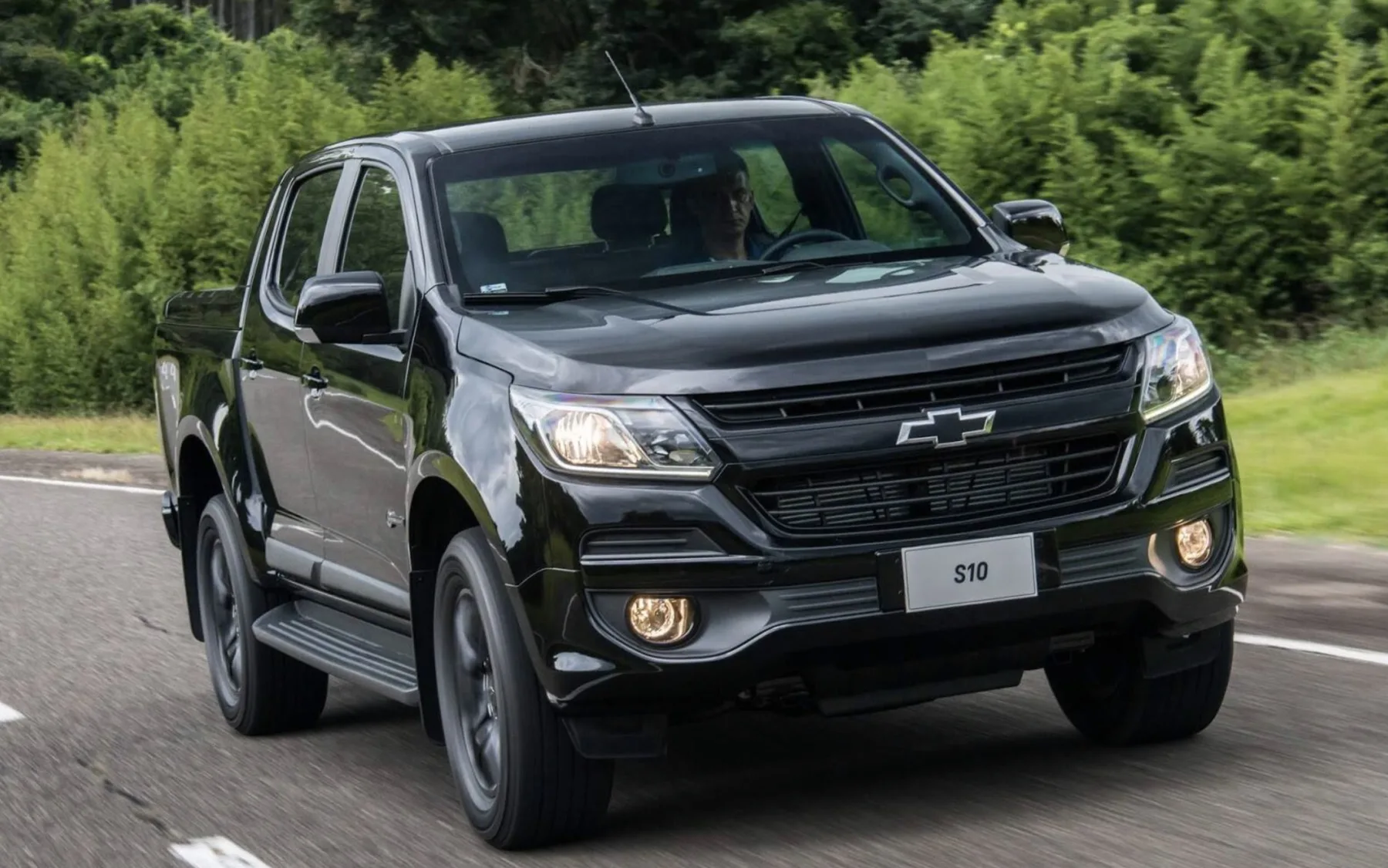 Qual o preço da S10 Midnight 2019? Ficha técnica, Consumo, Equipamentos e Fotos da picape com visual diferenciado