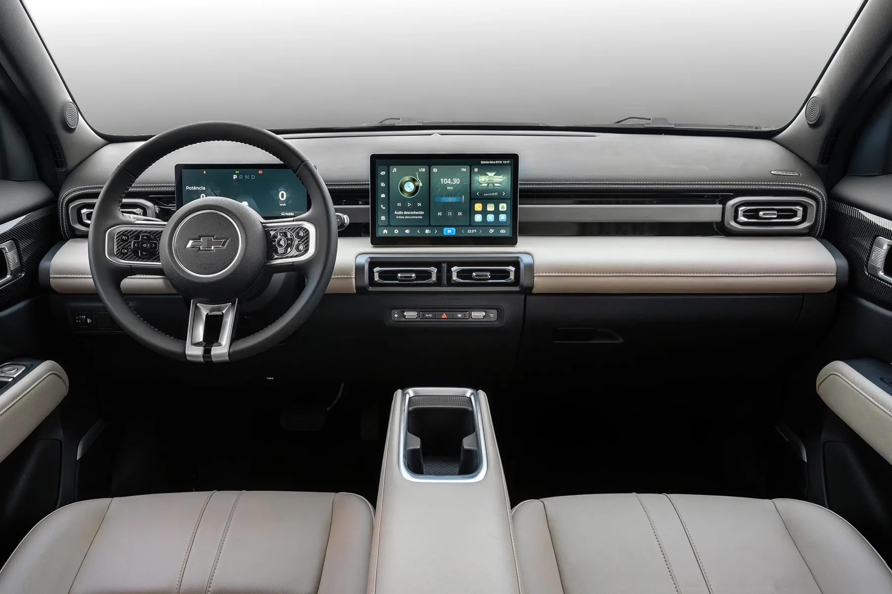 O câmbio automático de 1 marcha facilita o uso diário, trabalha de forma linear e melhora a fluidez no trânsito urbano, enquanto a tração dianteira ajuda na estabilidade e na condução simples.