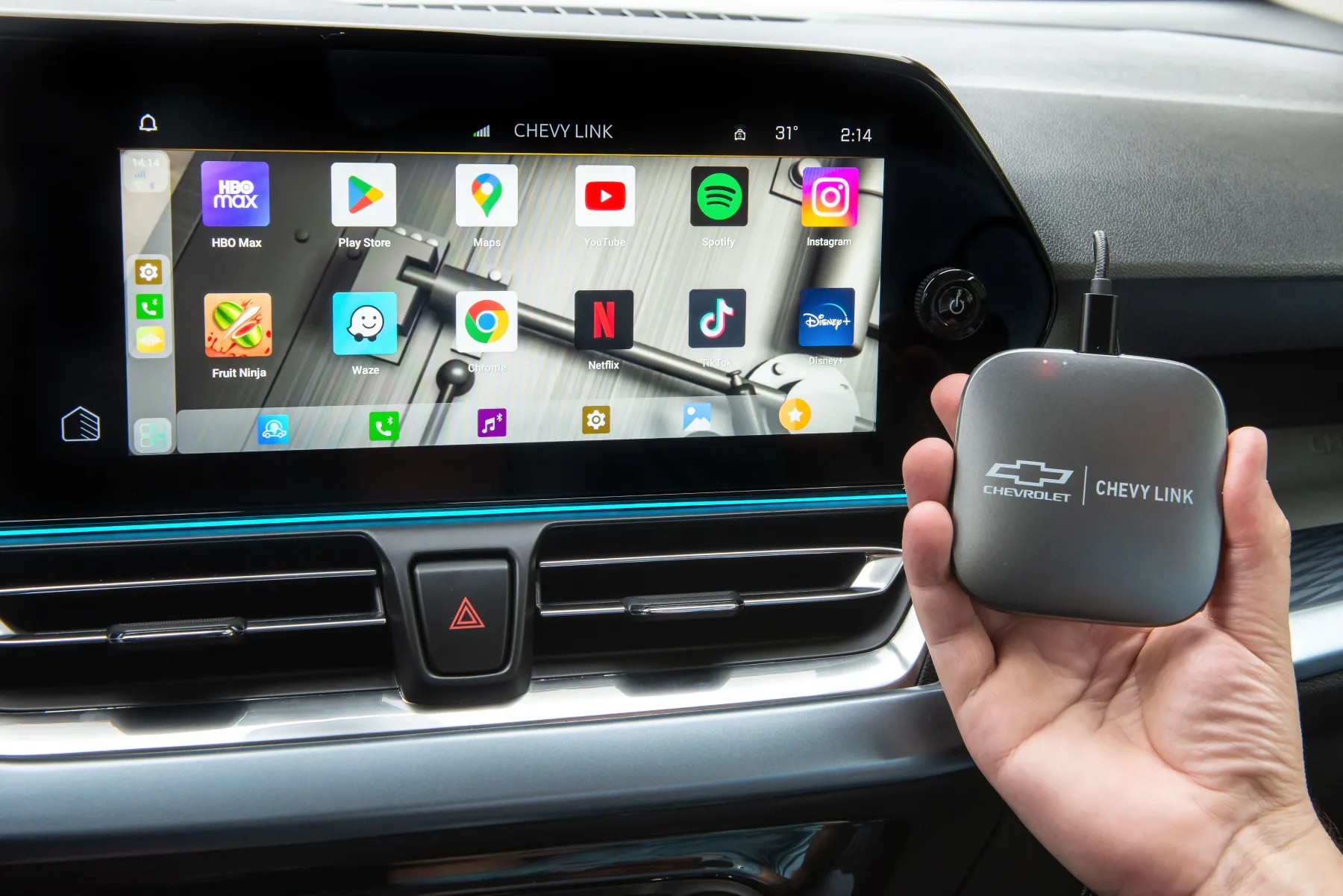 Traz seis airbags, controle de estabilidade, frenagem automática, multimídia de 11 polegadas, Wi-Fi a bordo e ar-condicionado automático para o uso diário.