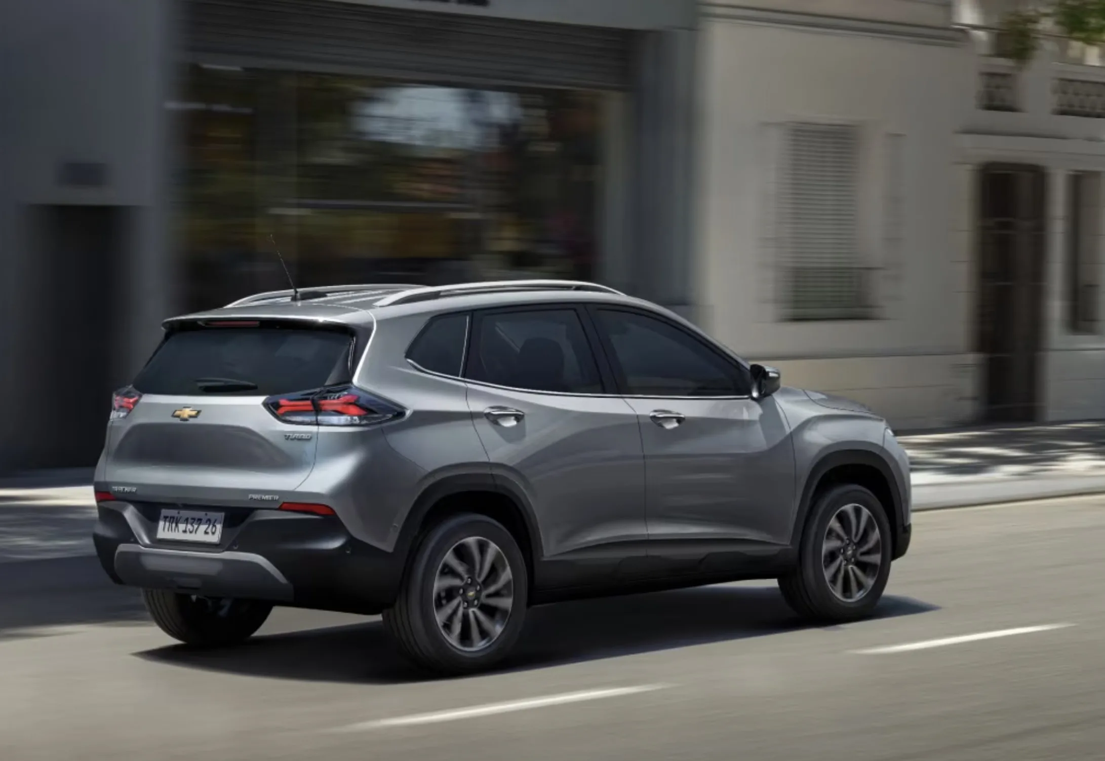 Consumo de 7,6 km/l no etanol e 11 km/l na gasolina na cidade, chegando a 13,7 km/l na estrada, autonomia entre 334 e 603 km e tanque com 44 litros.