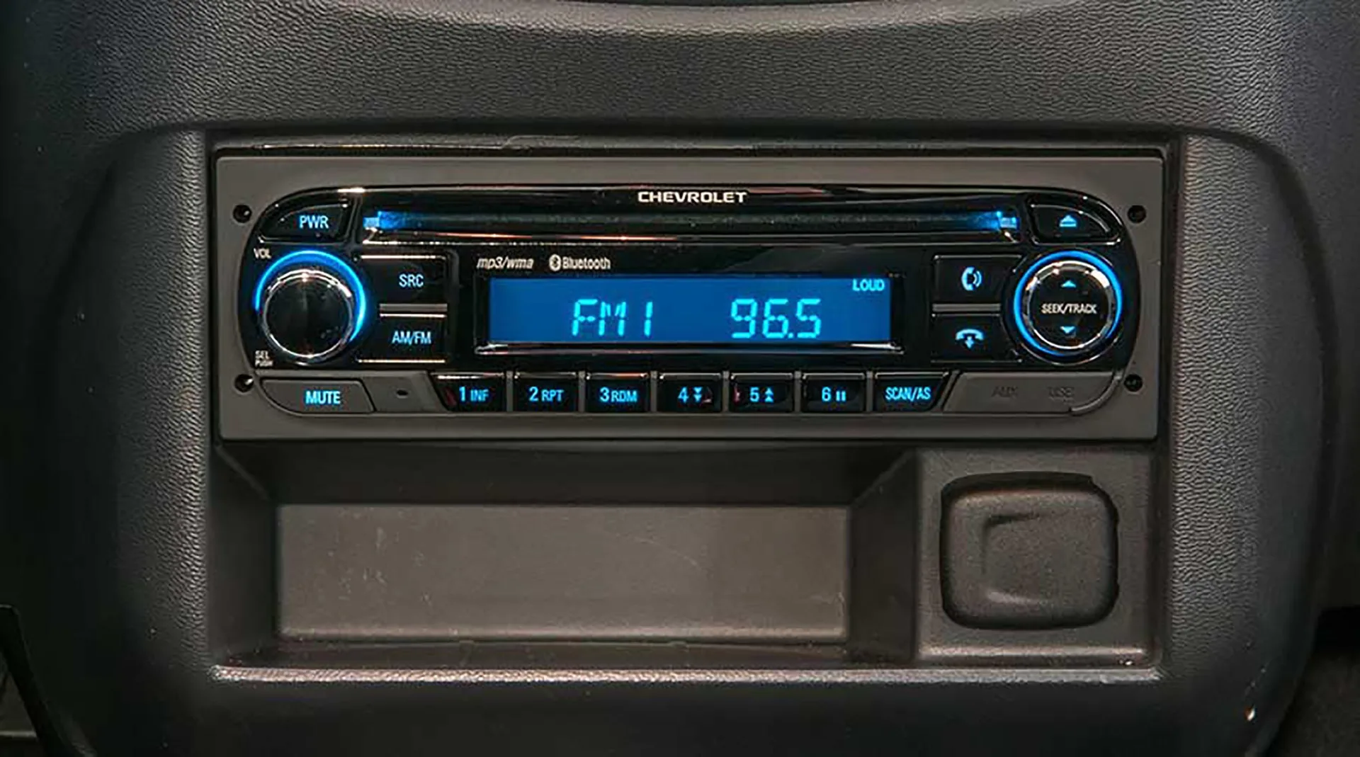 Chevrolet Montana 2014 Sport custa como uma zero km frágil, mas entrega mecânica robusta e versatilidade que muita picape de shopping não chega perto