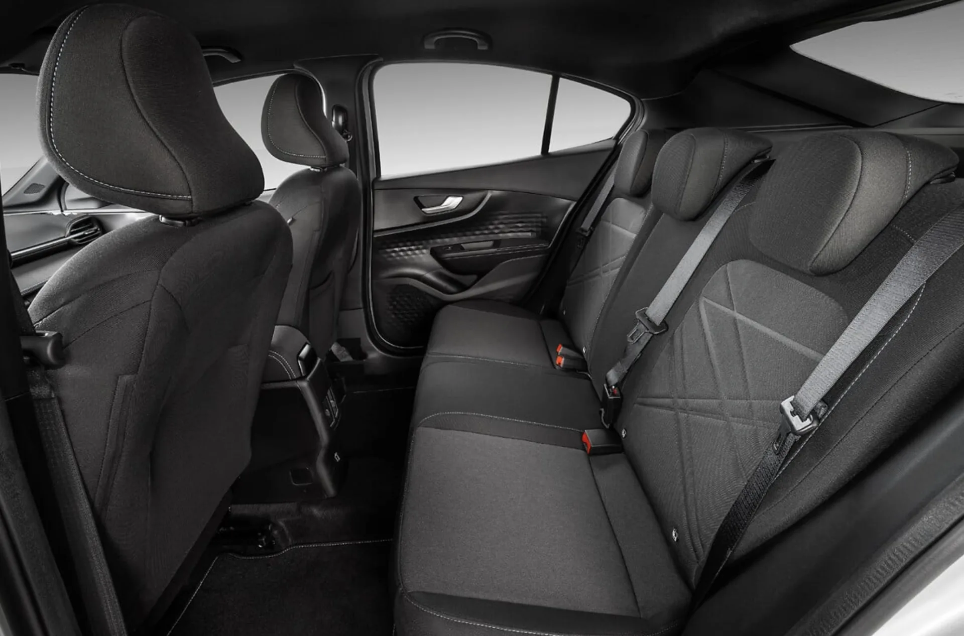 Qual é o preço do Fastback Audace 2026? Consumo, Ficha técnica, Equipamentos e Fotos do SUV híbrido que faz até 13,9 km/l