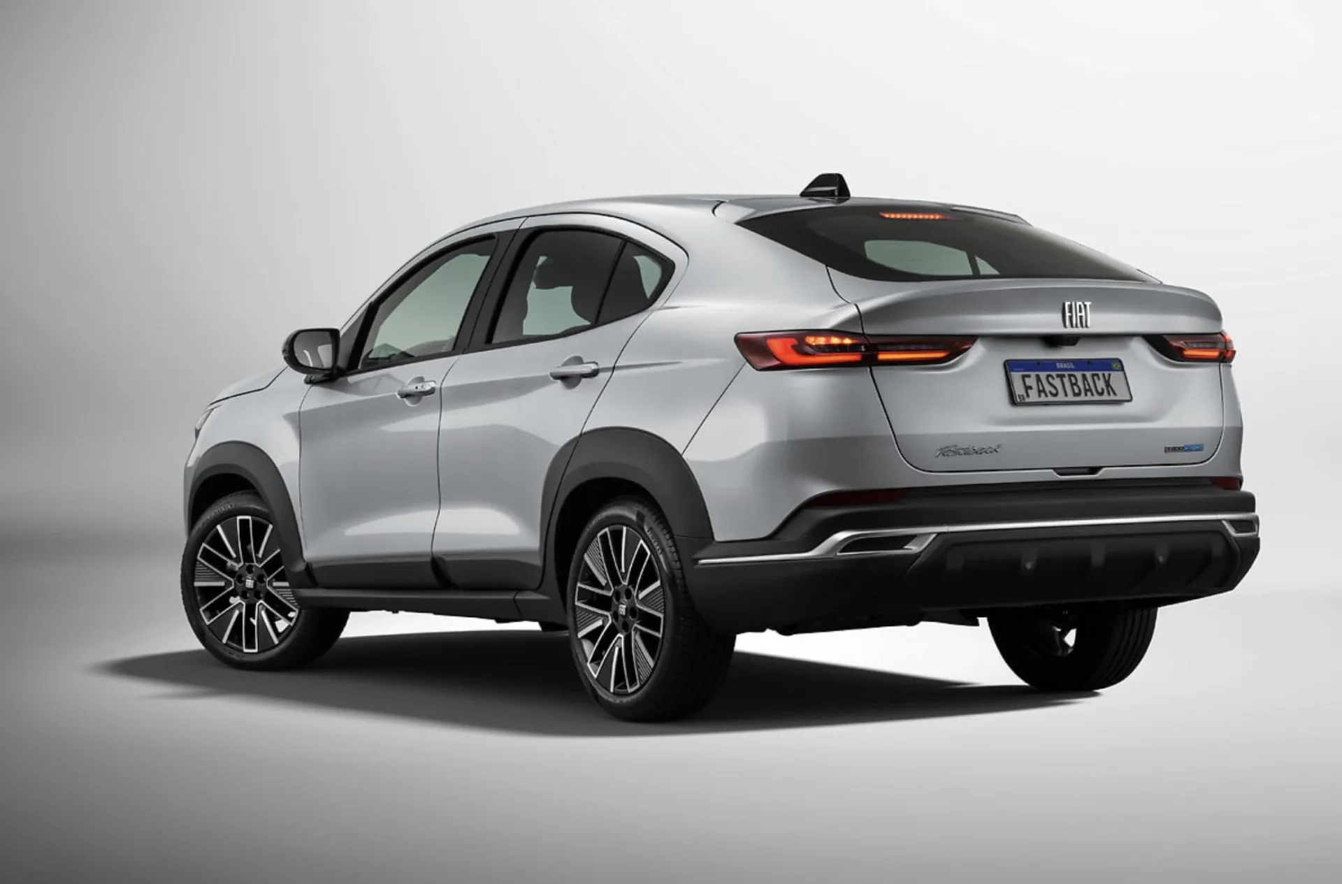 Qual é o preço do Fastback Audace 2026? Consumo, Ficha técnica, Equipamentos e Fotos do SUV híbrido que faz até 13,9 km/l