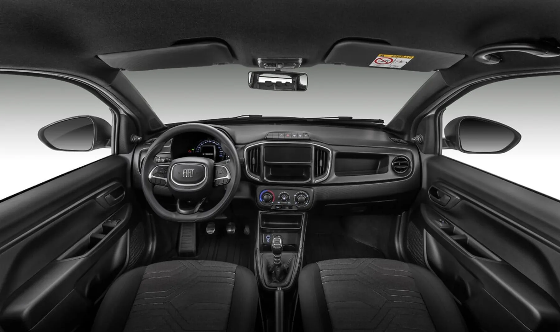 O interior acomoda dois ocupantes e prioriza funcionalidade. A caçamba de 1.354 litros suporta até 720 kg, ideal para transporte diário de materiais e equipamentos leves.