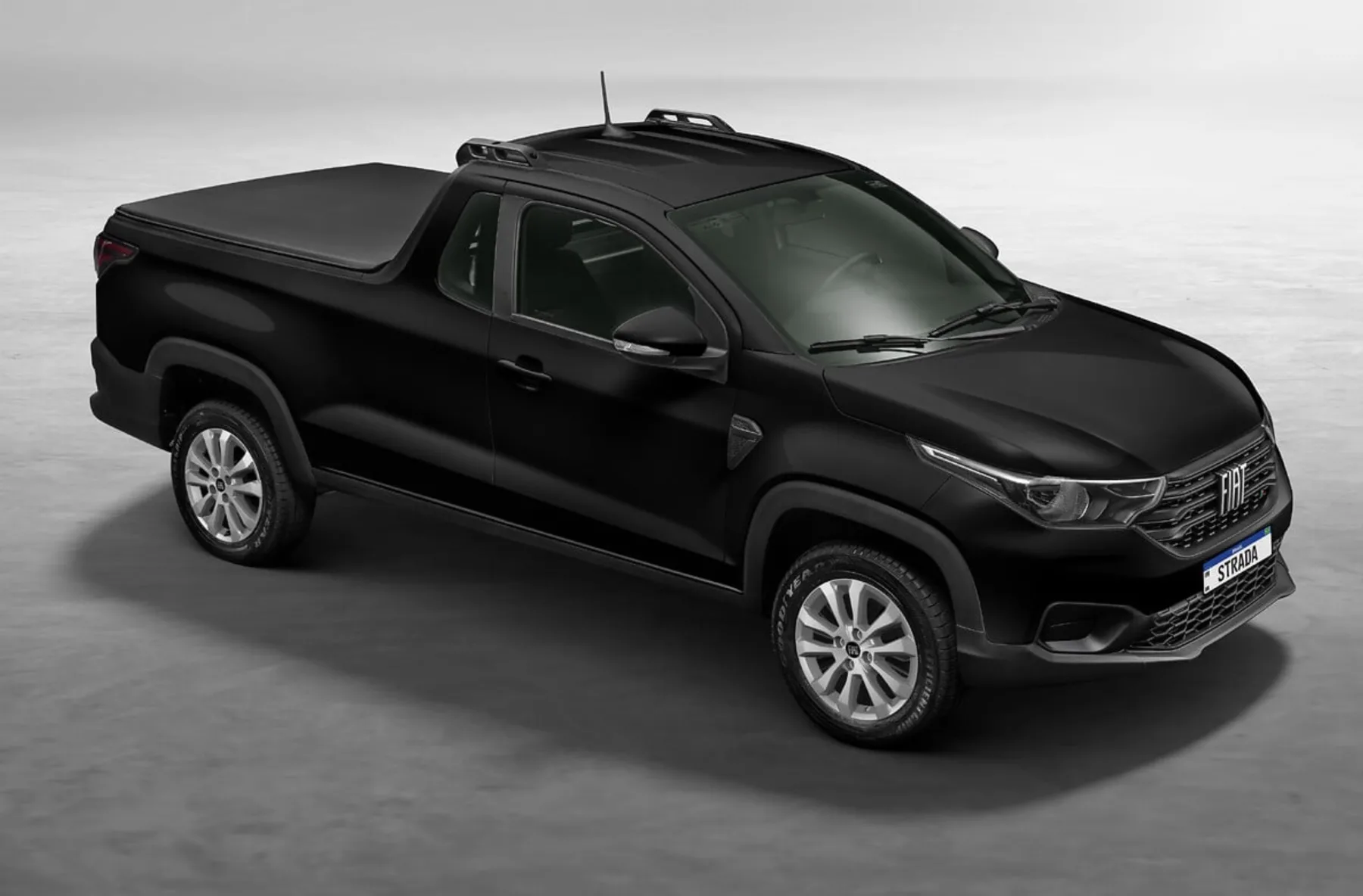 Fiat Strada Freedom 1.3 CS 2026 atende quem precisa transportar carga leve com economia. Funciona bem no dia a dia de trabalho, mas limita conforto por ter só dois lugares.