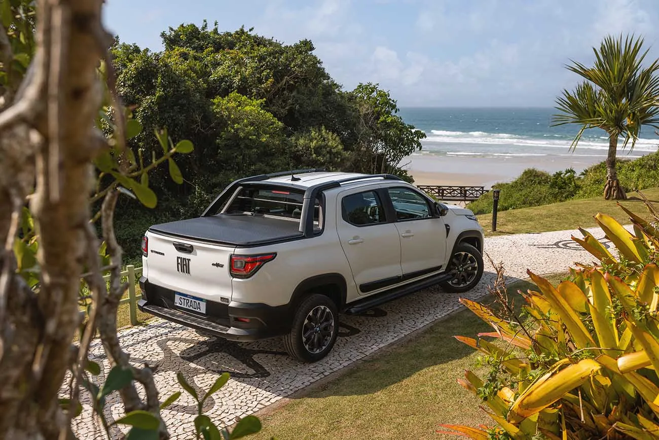 O consumo ajuda a fechar a conta. Com gasolina, faz até 11,9 km/l na cidade e 13,1 km/l na estrada, garantindo autonomia próxima de 721 km sem parar toda hora.