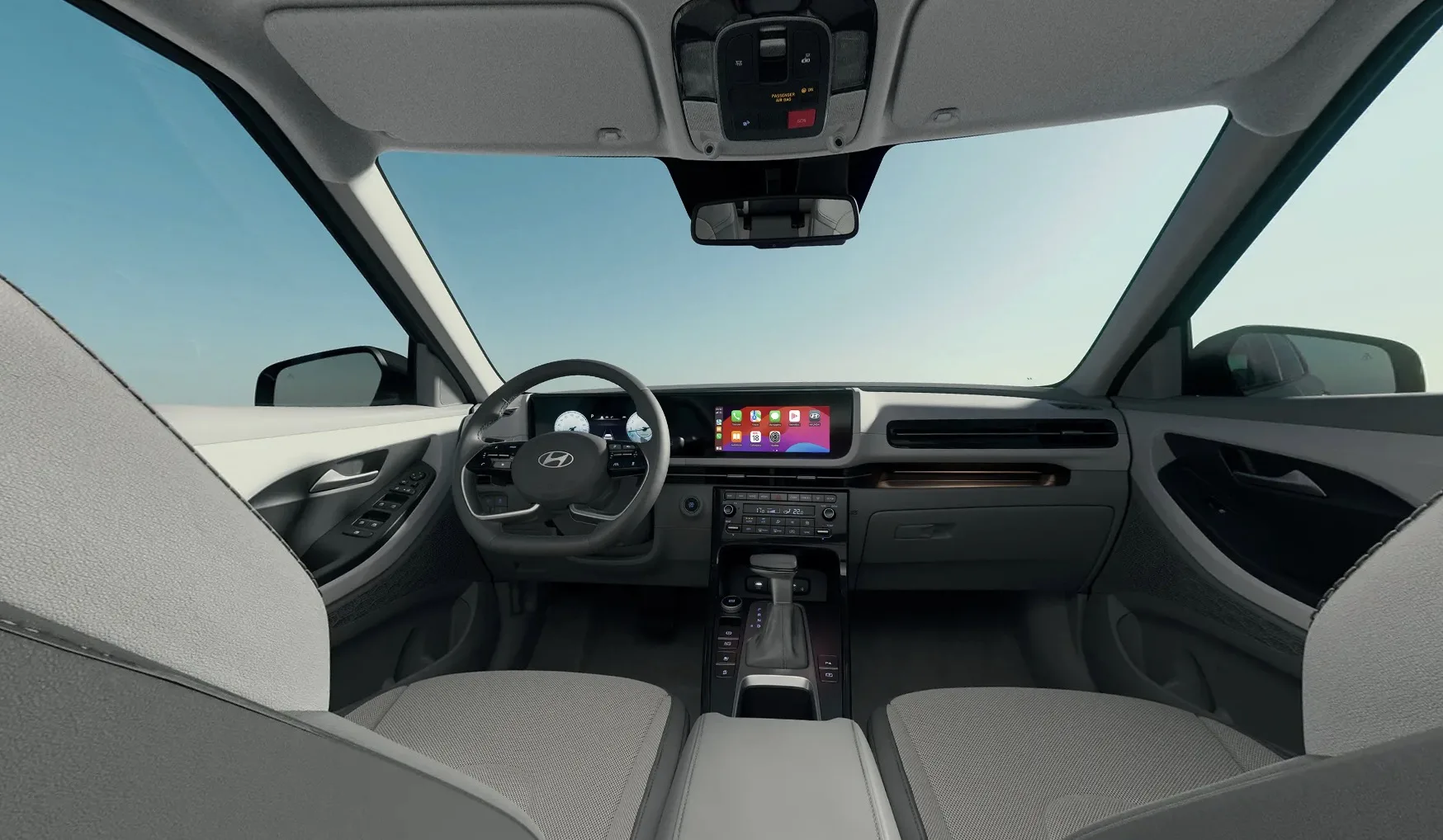 A transmissão automática de 6 marchas e a tração dianteira deixam a condução previsível. A direção elétrica facilita manobras e mantém o carro estável em velocidades maiores.