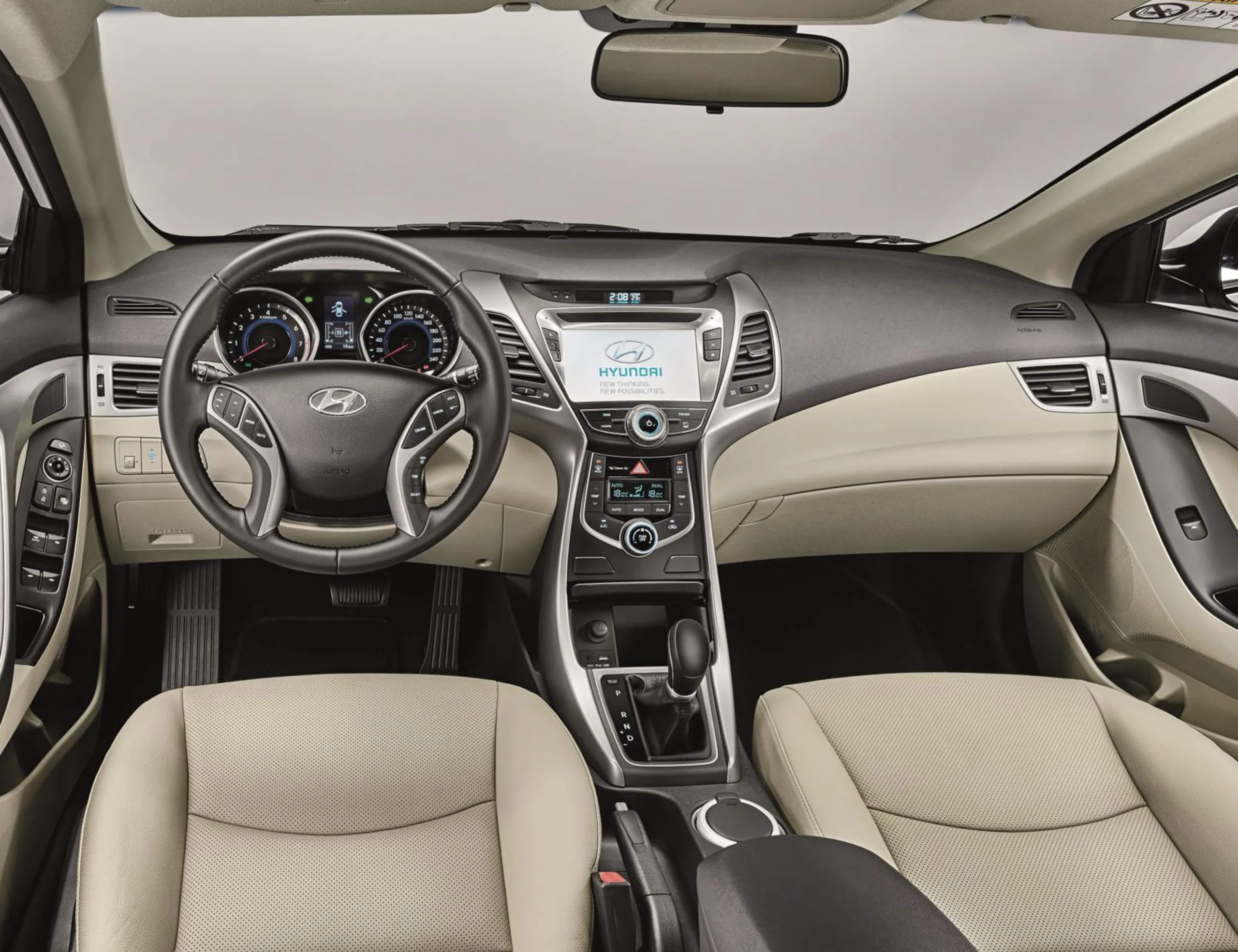 A direção elétrica leve e o câmbio automático de 6 marchas tornam a condução fácil, a tração dianteira garante estabilidade e o sedã transmite confiança ao dirigir.