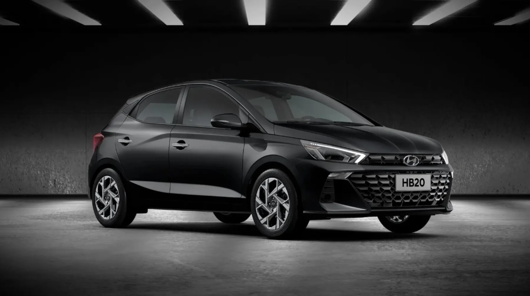 Com motor 1.0 turbo flex de até 120 cv, o HB20 responde bem na cidade e mantém desempenho suficiente para estrada e viagens curtas.