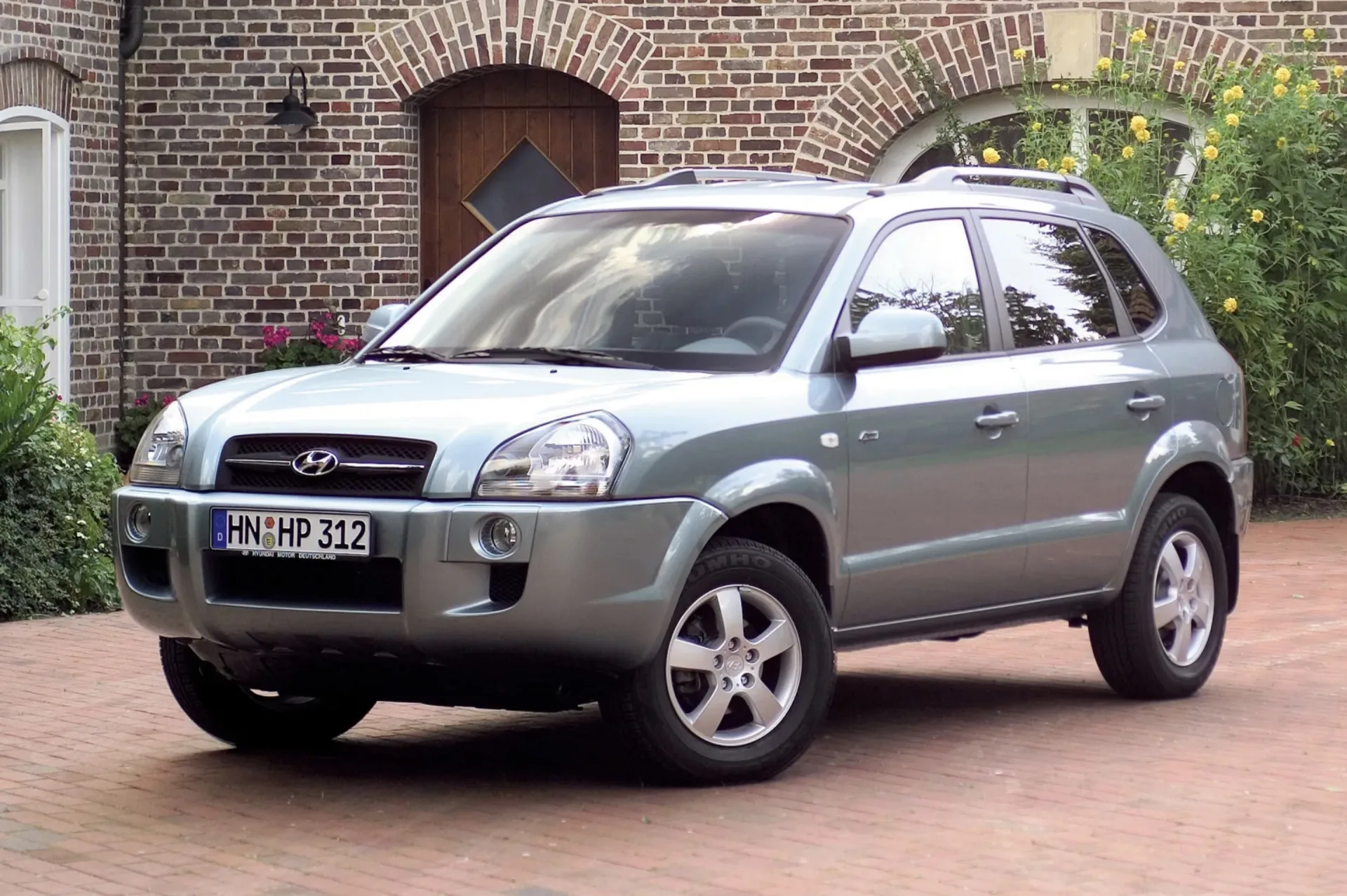 Quanto o Tucson GL 2.0 2010 faz por litro? Preço Tabela Fipe, Ficha técnica, Consumo, Equipamentos e Fotos do SUV que faz 8,5 km/l