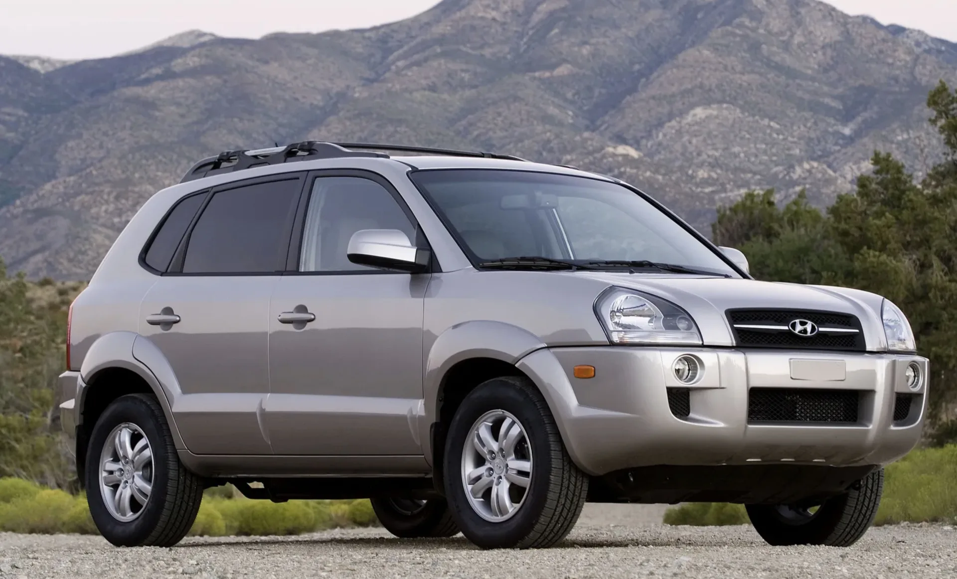 Quanto o Tucson GL 2.0 2010 faz por litro? Preço Tabela Fipe, Ficha técnica, Consumo, Equipamentos e Fotos do SUV que faz 8,5 km/l