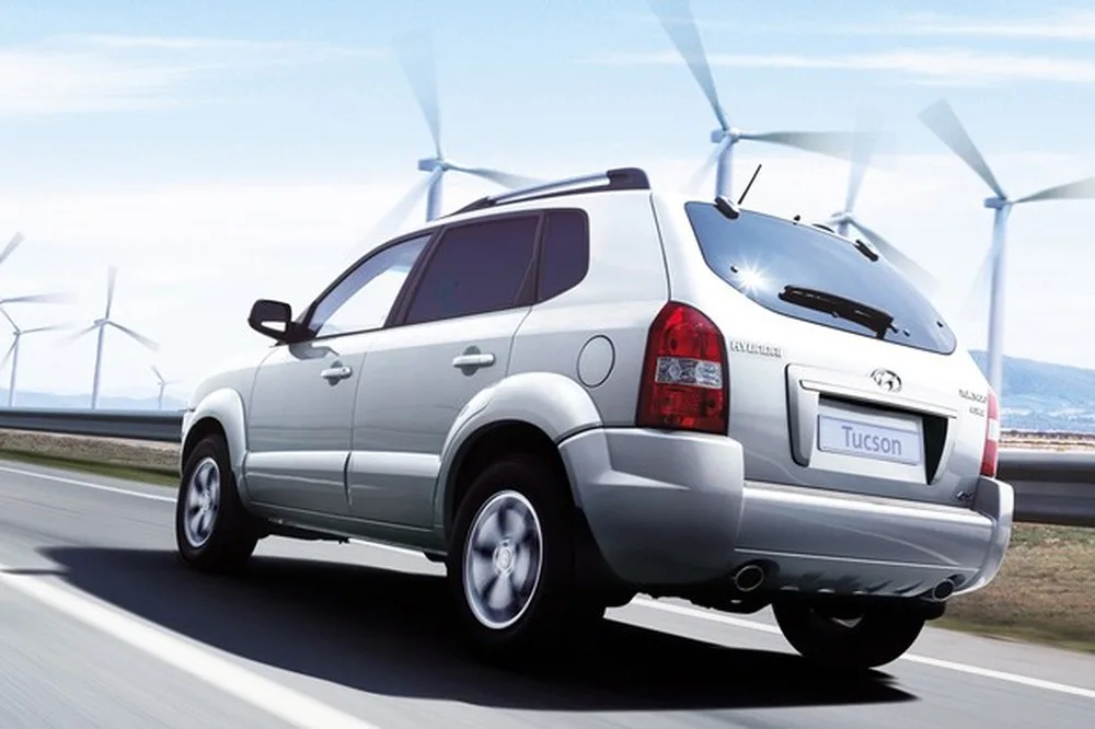 Consumo de 5,2 km/l e 6,6 km/l no etanol e 7,2 km/l e 9,1 km/l na gasolina, com autonomias de 338 km, 429 km, 468 km e 592 km, oferecendo alcance previsível.