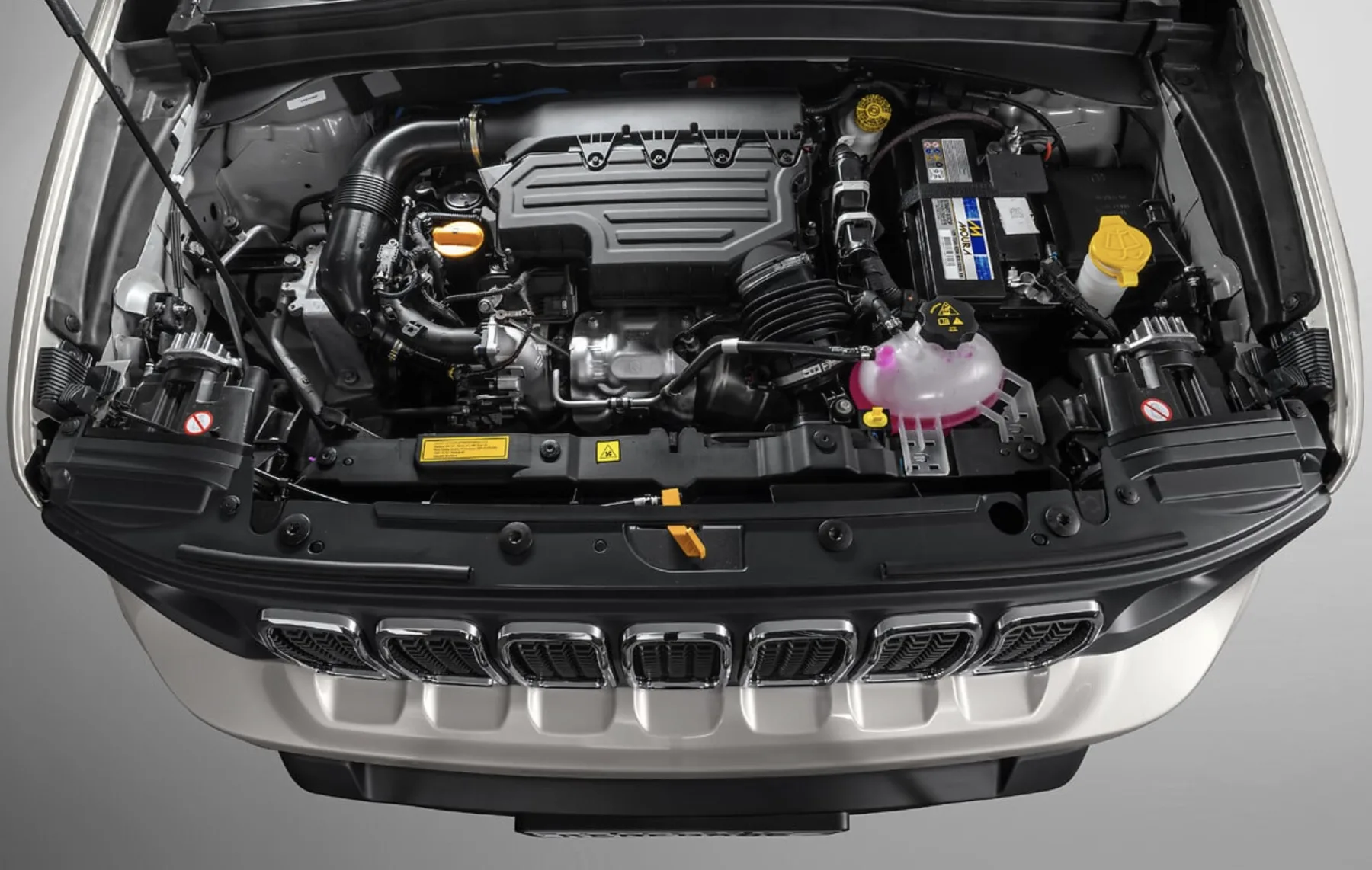 O motor 1.3 turbo de 176 cv entrega respostas rápidas no dia a dia, facilita ultrapassagens e não sofre em subidas, criando uma condução tranquila mesmo com o carro cheio.