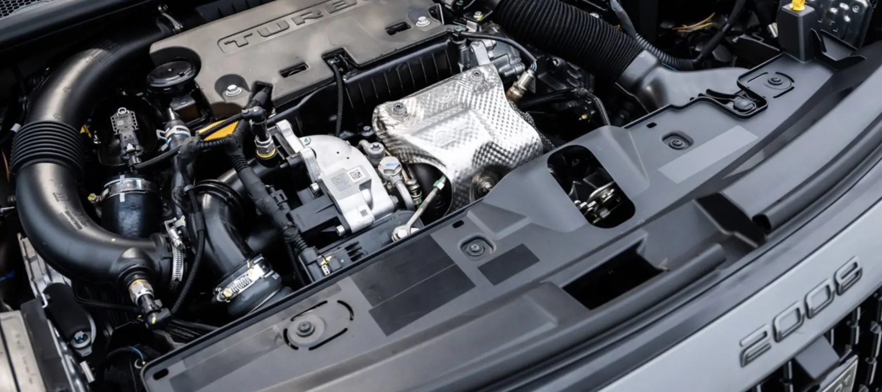 Na casa dos R$ 165 mil, Peugeot 2008 Allure 2026 entrega 130 cv, faz até 13,7 km/l e alcança 644 km de autonomia, mantendo foco no uso urbano e viagens curtas