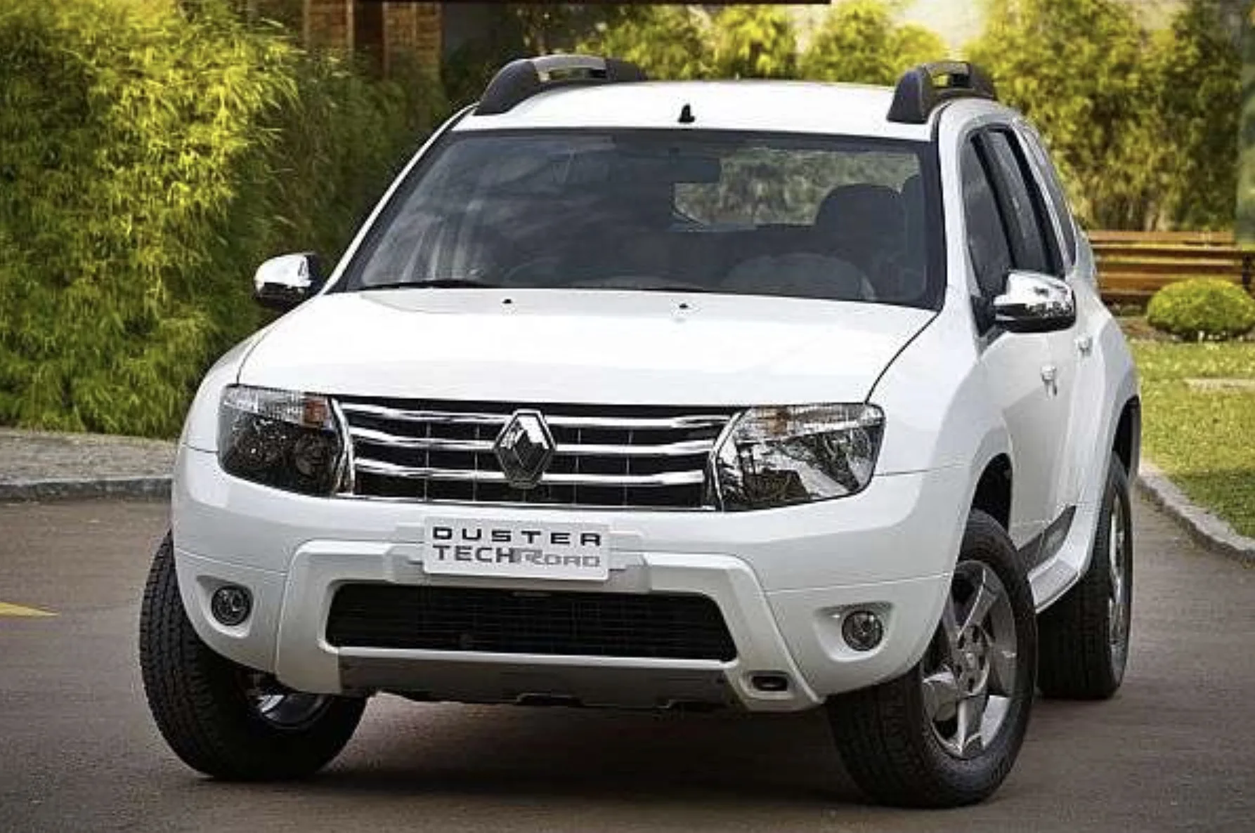 SUV flex de 115 cv com câmbio manual faz até 10,7 km/l. Ficha técnica, consumo e desempenho do Renault Duster Tech Road 1.6 2013.