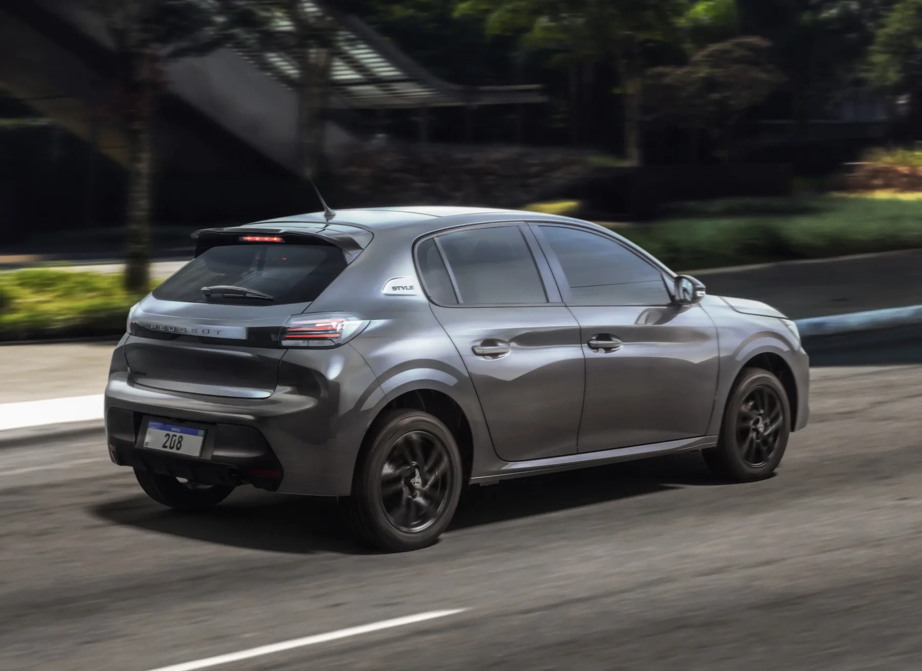 O consumo varia de 9,1 km/l no álcool e 13 km/l na gasolina na cidade. Em estrada, chega a 9,6 km/l no álcool e 13,8 km/l na gasolina. O tanque de 47 litros garante autonomia de até 649 km.