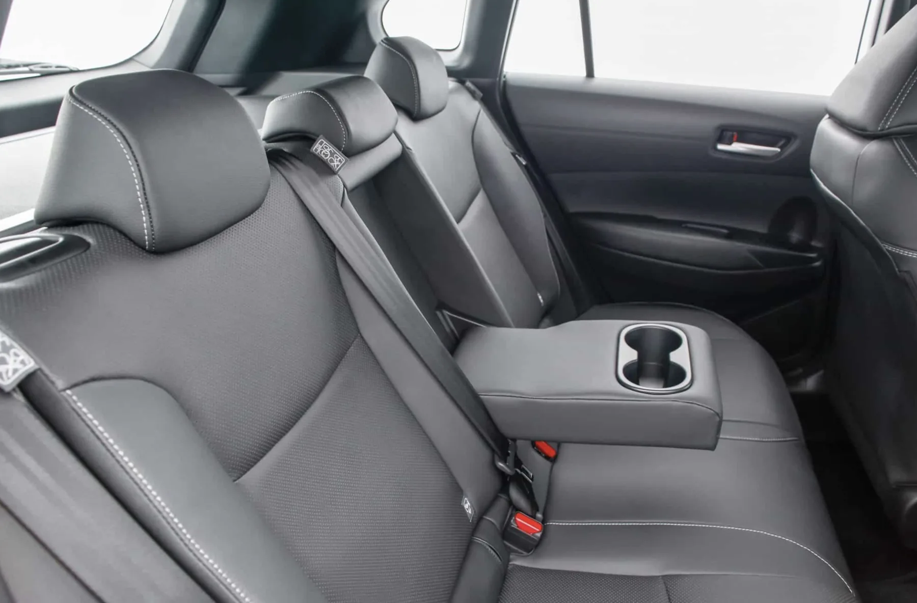 SUV Toyota usado com Visual moderno, motor 2.0 de 177 cv por menos de R$ 140 mil