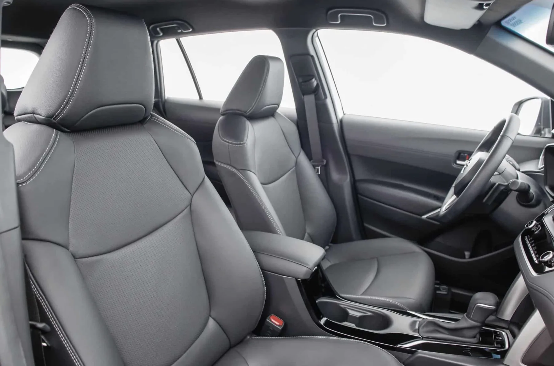 SUV Toyota usado com Visual moderno, motor 2.0 de 177 cv por menos de R$ 140 mil