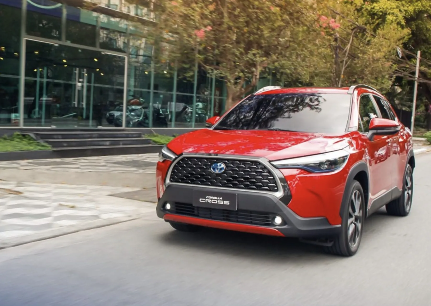 SUV Toyota usado com Visual moderno, motor 2.0 de 177 cv por menos de R$ 140 mil