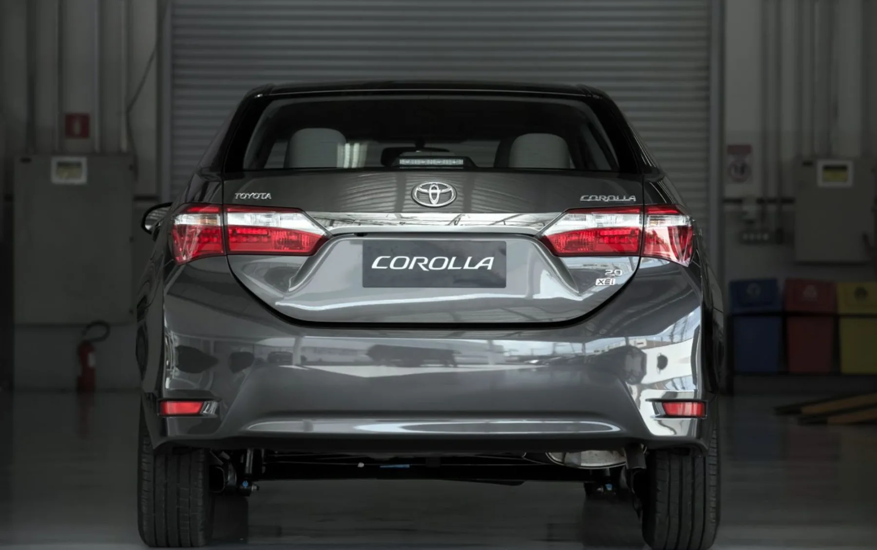 No consumo, faz 7,3 km/l com etanol e 10,7 km/l com gasolina na cidade. Na estrada, chega a 9,1 km/l e 13,2 km/l. Tanque de 60 litros.