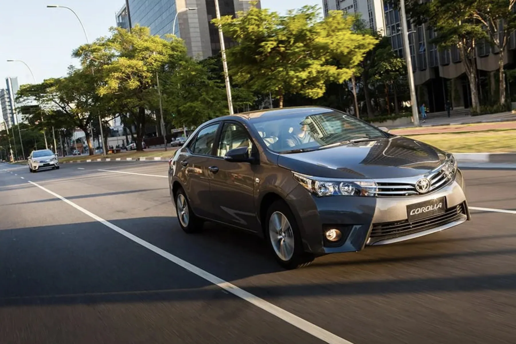 Qual o preço do Toyota Corolla Xei 2.0 2017? Ficha técnica, Preço, Consumo, Equipamentos e Fotos do sedã que faz 0 a 100 km/h em 9,6 s