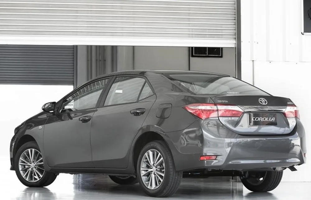 Qual o preço do Toyota Corolla Xei 2.0 2017? Ficha técnica, Preço, Consumo, Equipamentos e Fotos do sedã que faz 0 a 100 km/h em 9,6 s