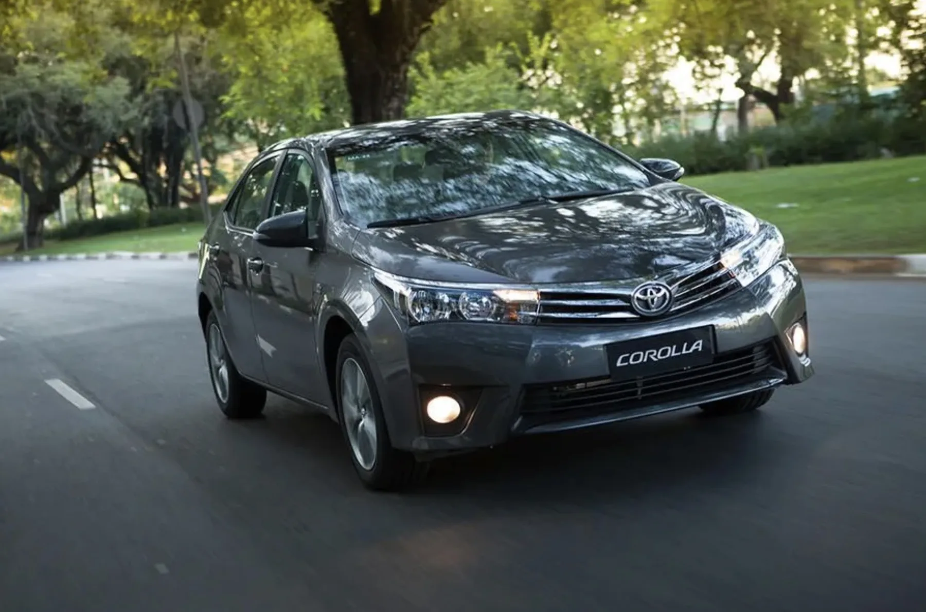 Qual o preço do Toyota Corolla Xei 2.0 2017? Ficha técnica, Preço, Consumo, Equipamentos e Fotos do sedã que faz 0 a 100 km/h em 9,6 s