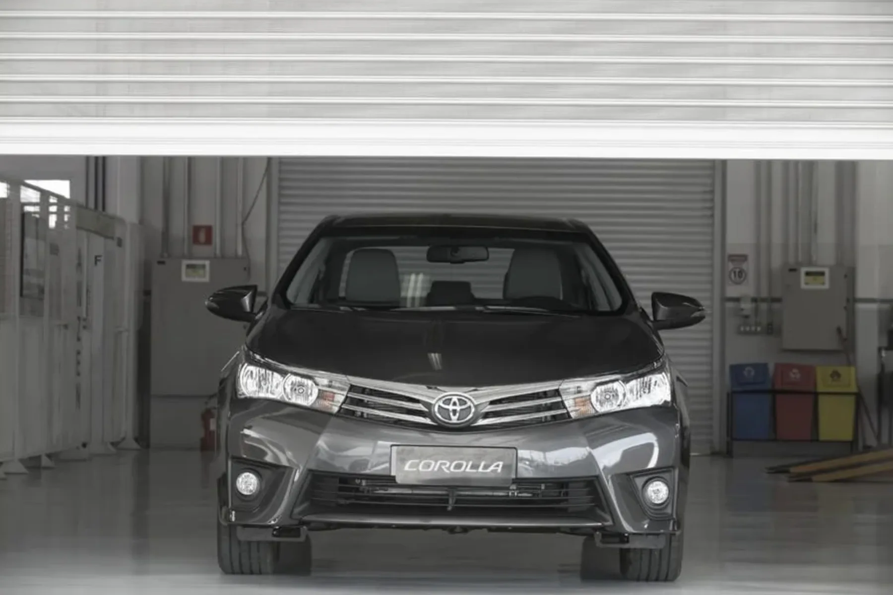 Qual o preço do Toyota Corolla Xei 2.0 2017? Ficha técnica, Preço, Consumo, Equipamentos e Fotos do sedã que faz 0 a 100 km/h em 9,6 s