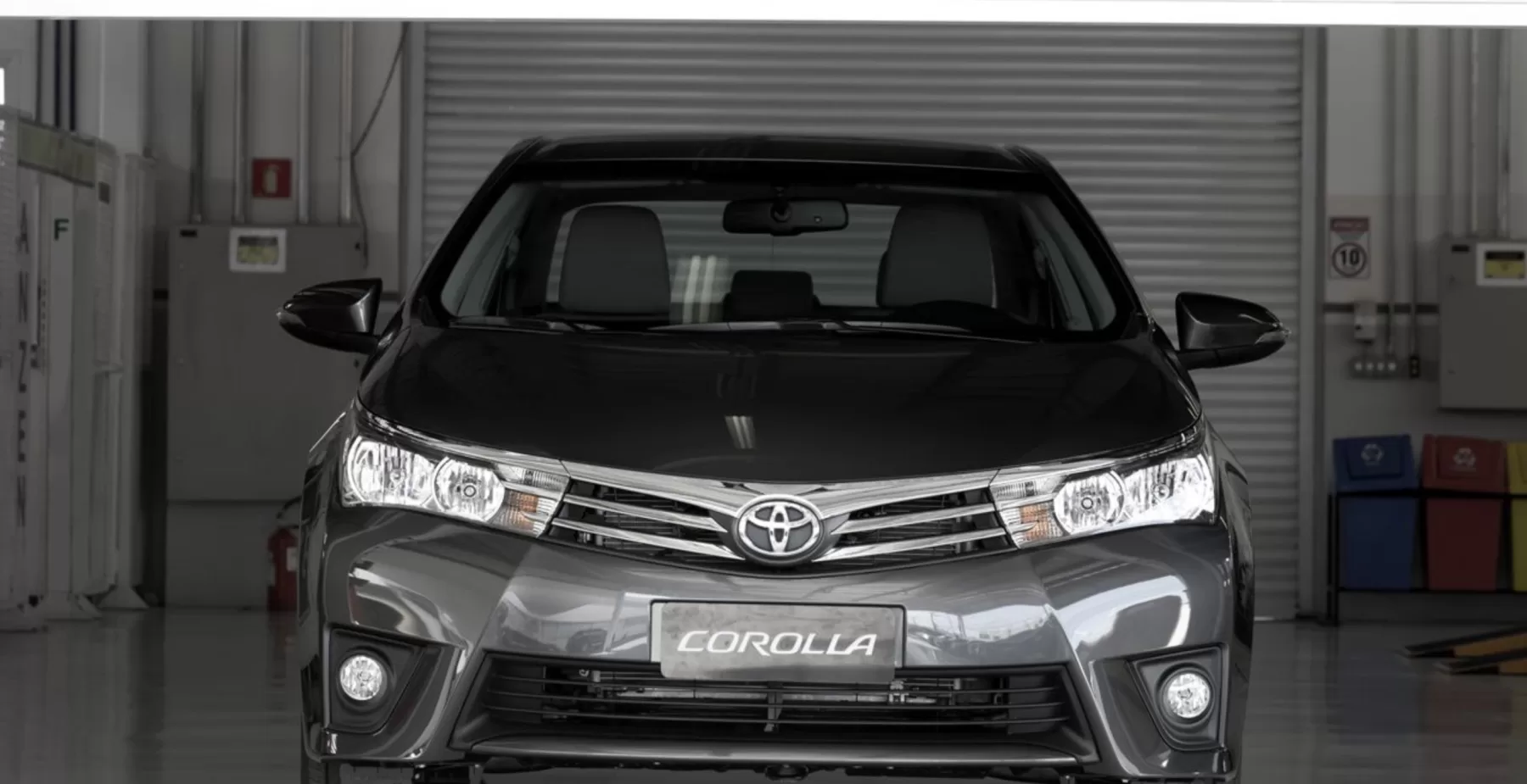 Qual o preço do Toyota Corolla Xei 2.0 2017? Ficha técnica, Preço, Consumo, Equipamentos e Fotos do sedã que faz 0 a 100 km/h em 9,6 s