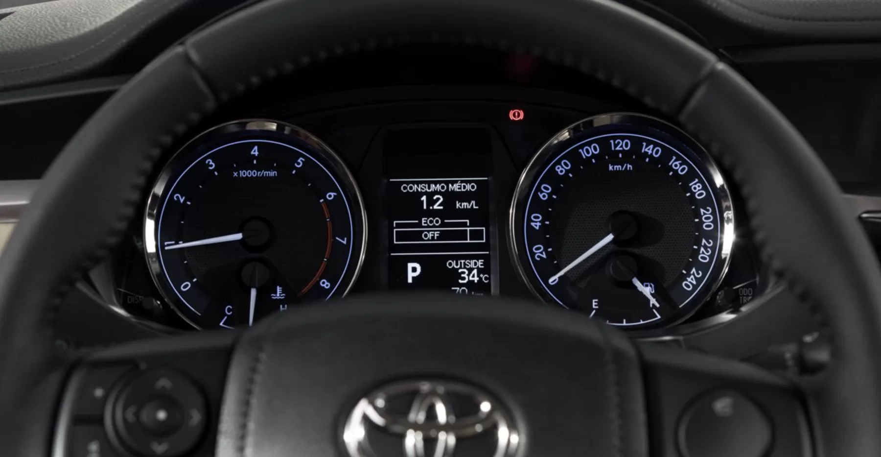 Qual o preço do Toyota Corolla Xei 2.0 2017? Ficha técnica, Preço, Consumo, Equipamentos e Fotos do sedã que faz 0 a 100 km/h em 9,6 s