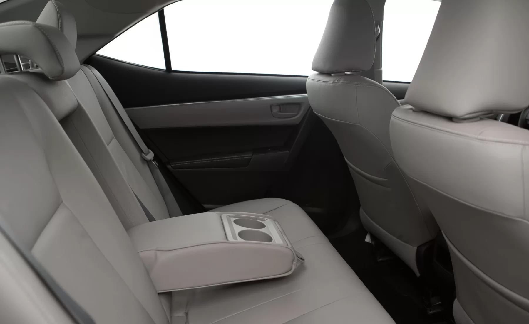 Qual o preço do Toyota Corolla Xei 2.0 2017? Ficha técnica, Preço, Consumo, Equipamentos e Fotos do sedã que faz 0 a 100 km/h em 9,6 s