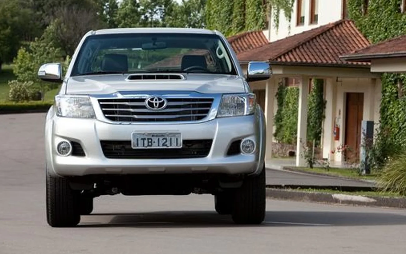 Hilux SRV 2013 serve para trabalho e estrada, combina força, tração 4×4 e espaço. Vale a pena usada quando bem cuidada.