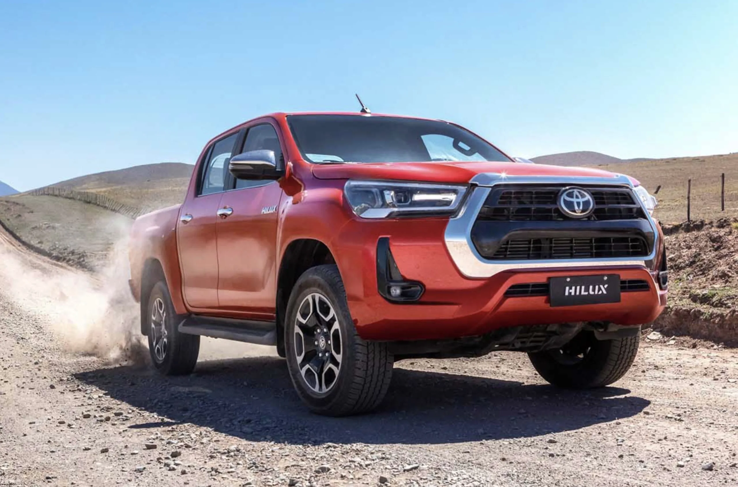 A Hilux SRX 2.8 2026 não nasceu para vitrine. Ela existe para carregar peso, rebocar forte e rodar onde carro comum não chega. Foi assim que ganhou espaço no Brasil.