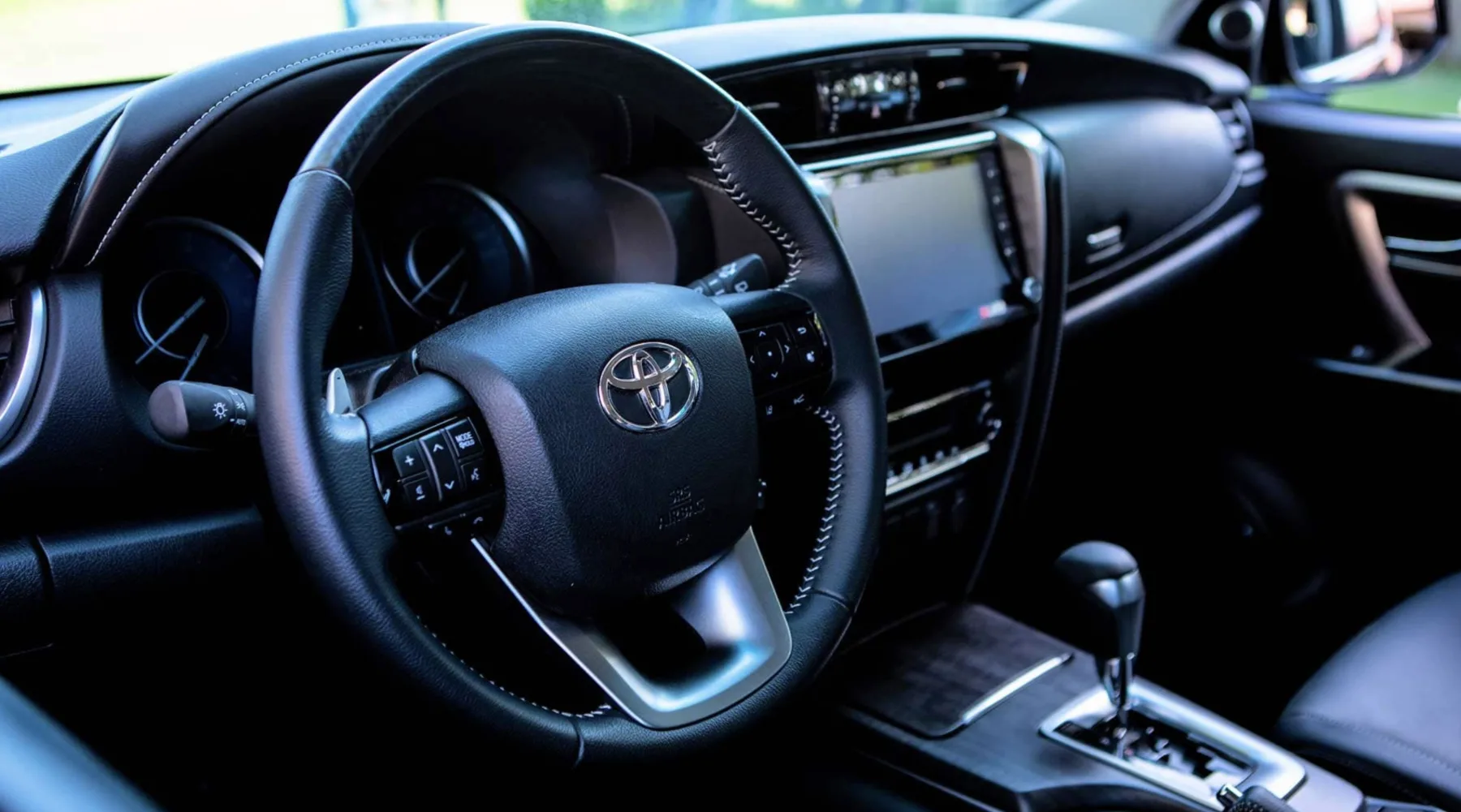 Qual o valor do Toyota SW4 SRX Platinum 2.8 2026? Ficha técnica, Preço, Consumo, Equipamentos e Fotos do SUV de 204 cv e 5 lugares