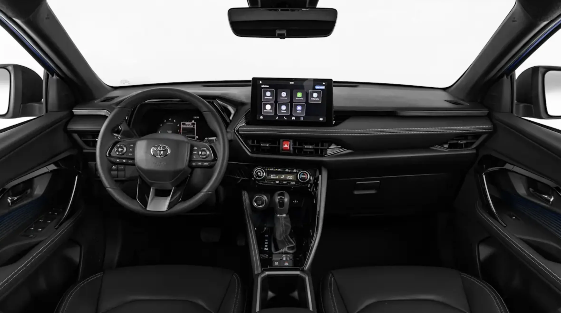 Por dentro, leva 5 e acomoda bem: porta-malas de 400 L e itens que facilitam, como ar automático, chave presencial e Auto Hold.