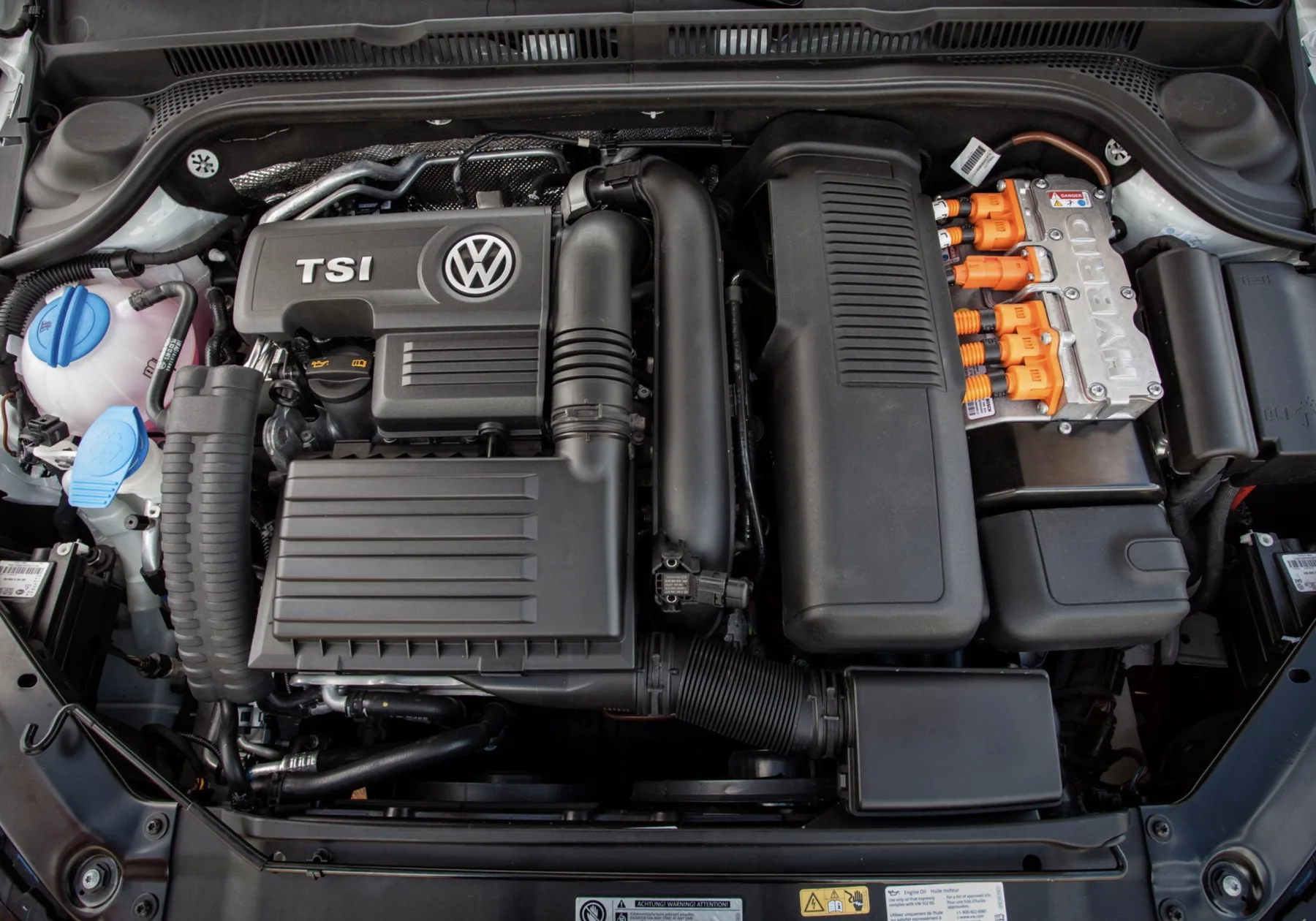 Qual o valor de um Volkswagen Jetta 2014 2.0 TSI Highline DSG? Preço, Ficha técnica, Consumo, Equipamentos e Fotos do sedã de 211 cv